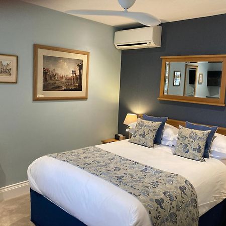 Chestnuts House Boutique B&B Бат Екстериор снимка A room at the hotel