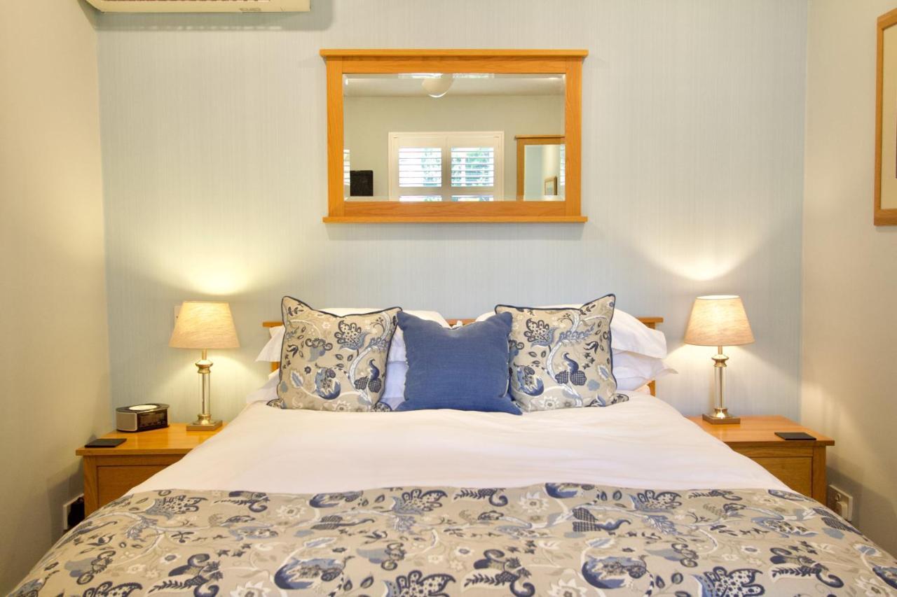 Chestnuts House Boutique B&B Бат Екстериор снимка A bedroom at the hotel
