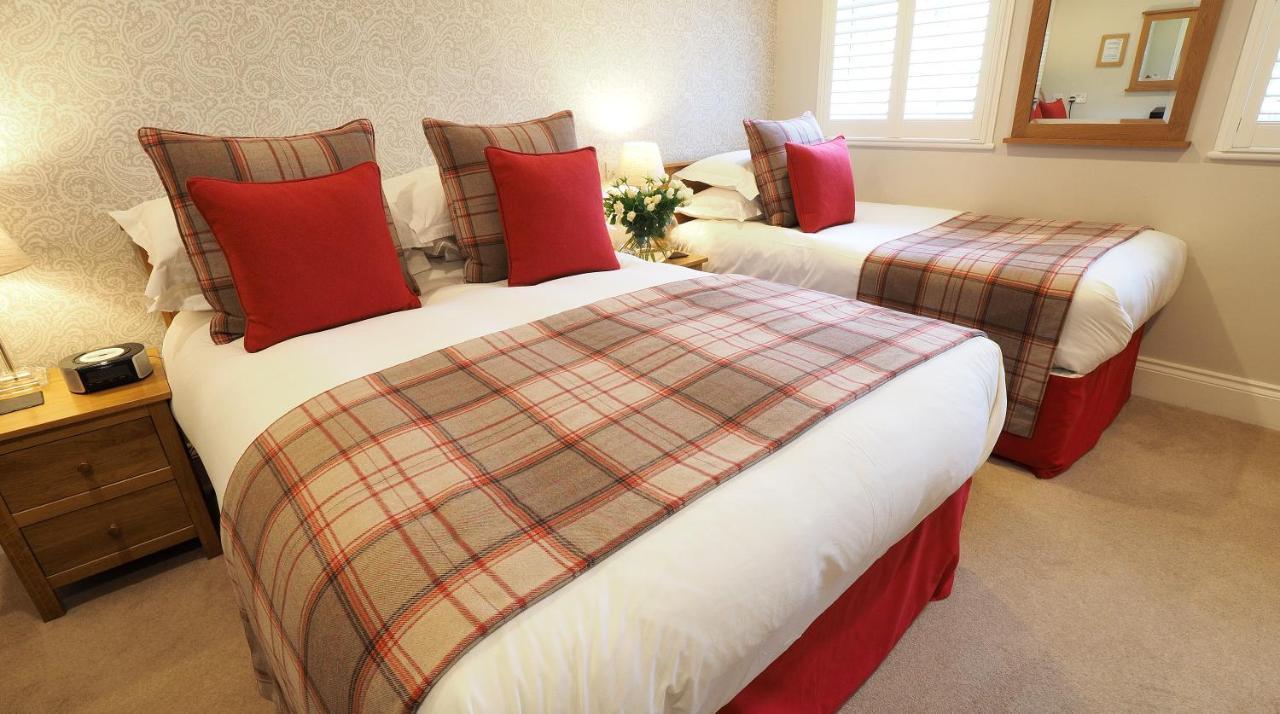 Chestnuts House Boutique B&B Бат Екстериор снимка A bed runner
