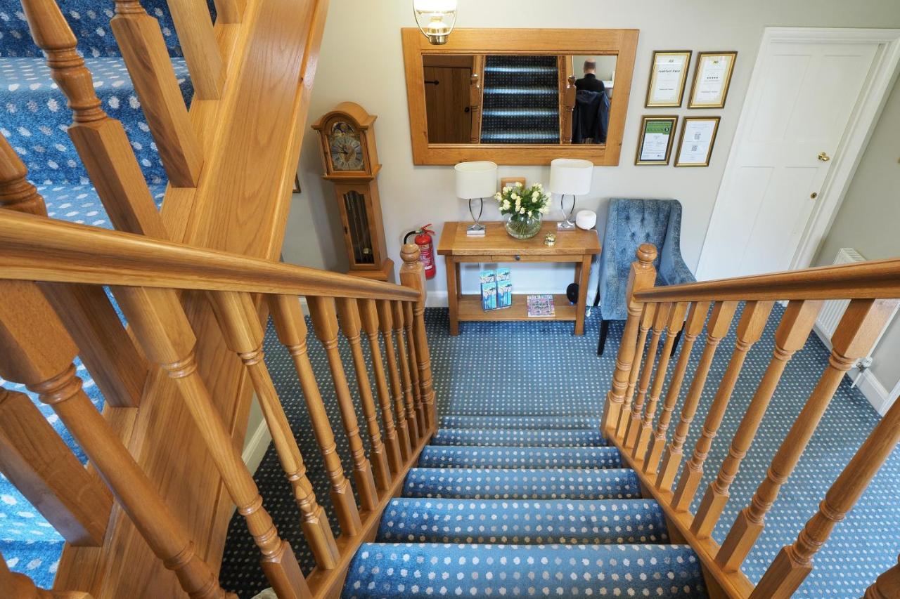 Chestnuts House Boutique B&B Бат Екстериор снимка The staircase at the entrance to the hotel