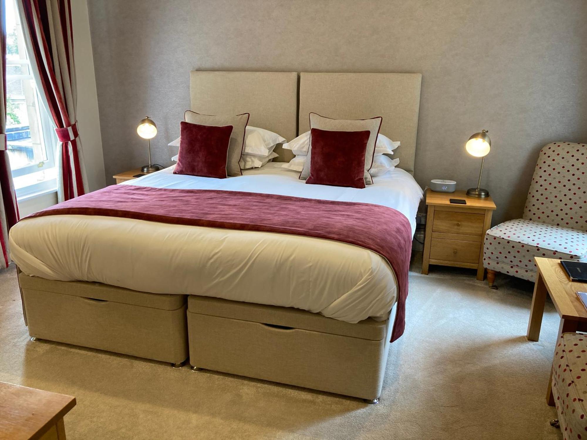 Chestnuts House Boutique B&B Бат Екстериор снимка A double bed with storage underneath